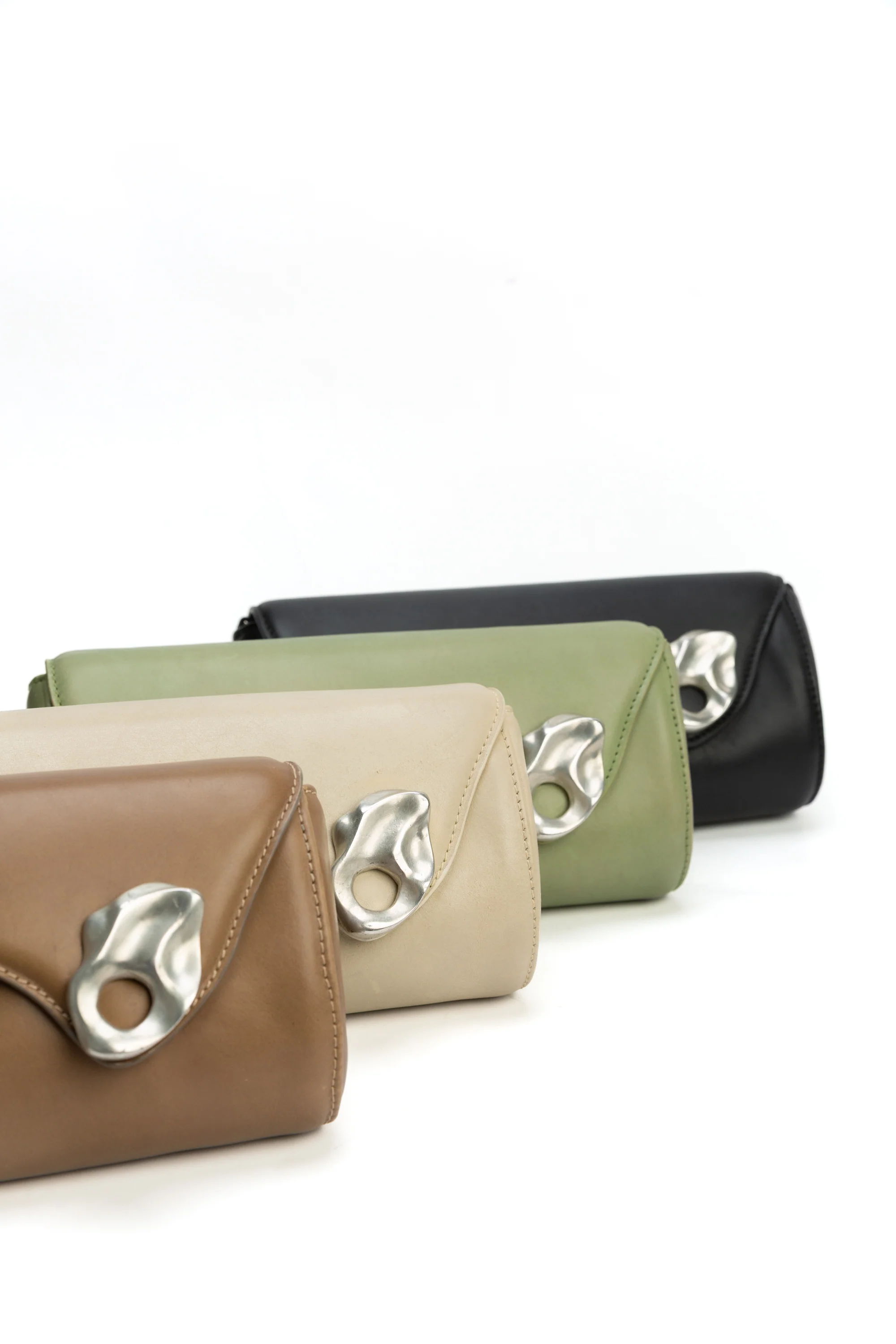 Oyster Clutch in Ivory - Image 11