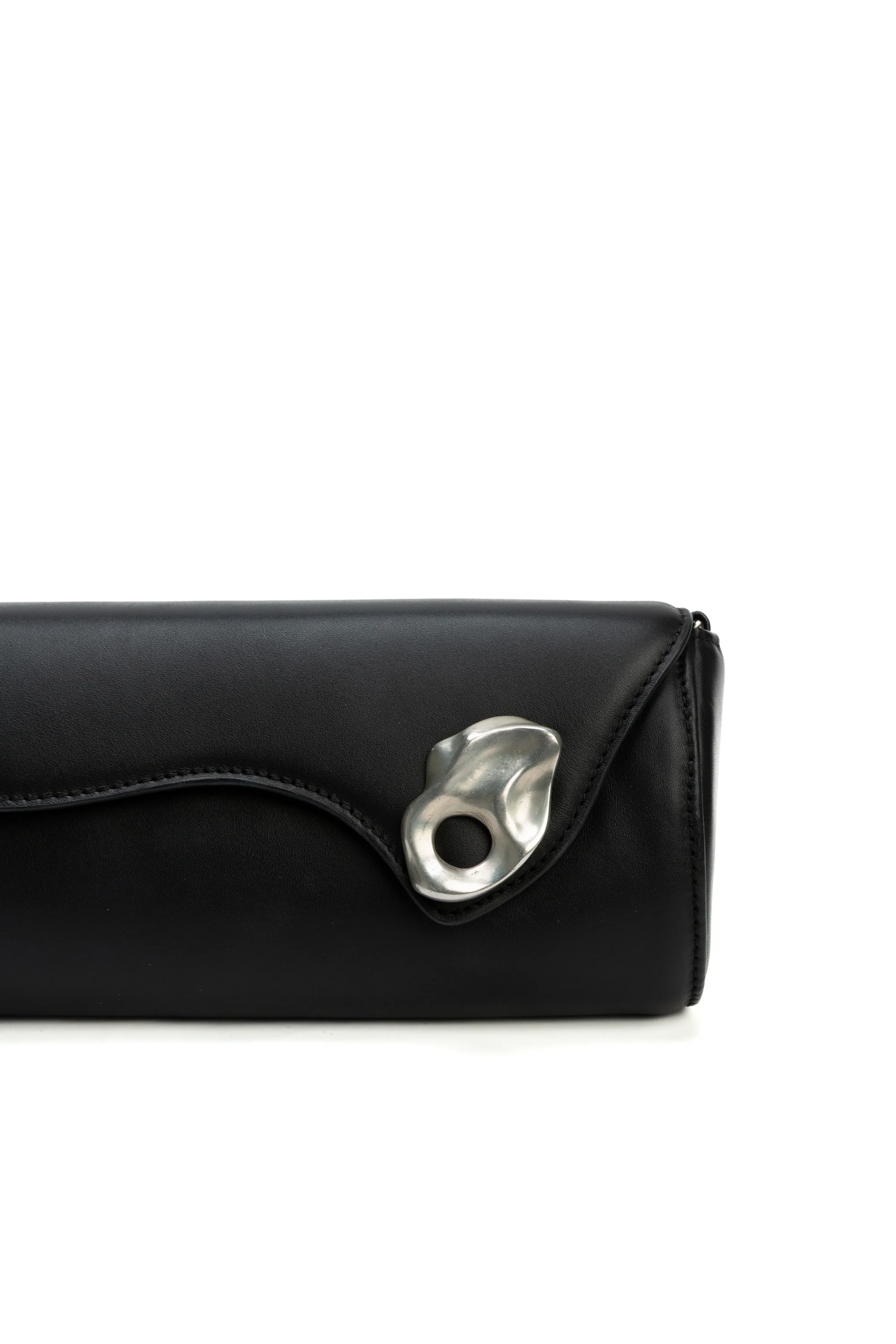 Oyster Clutch in Noche - Image 4