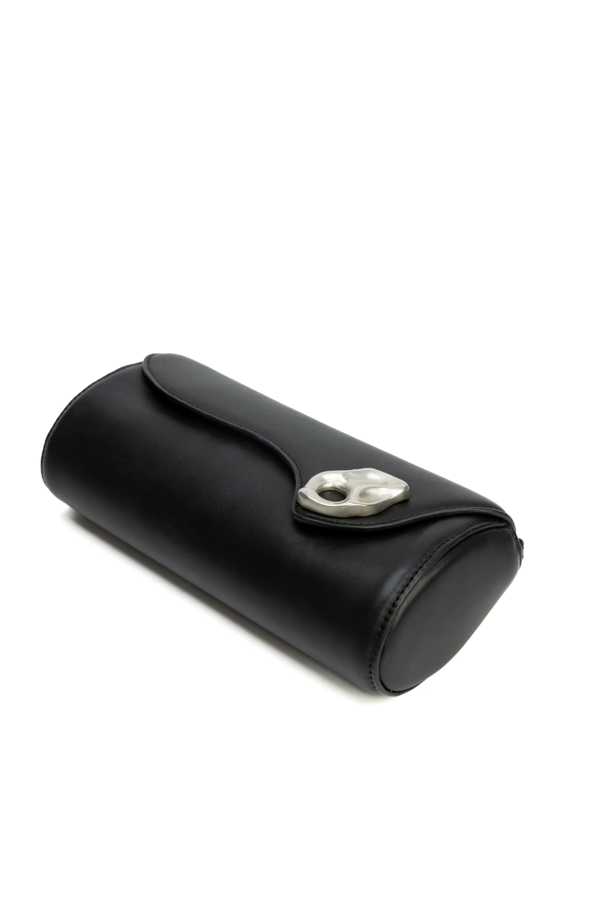 Oyster Clutch in Noche - Image 5