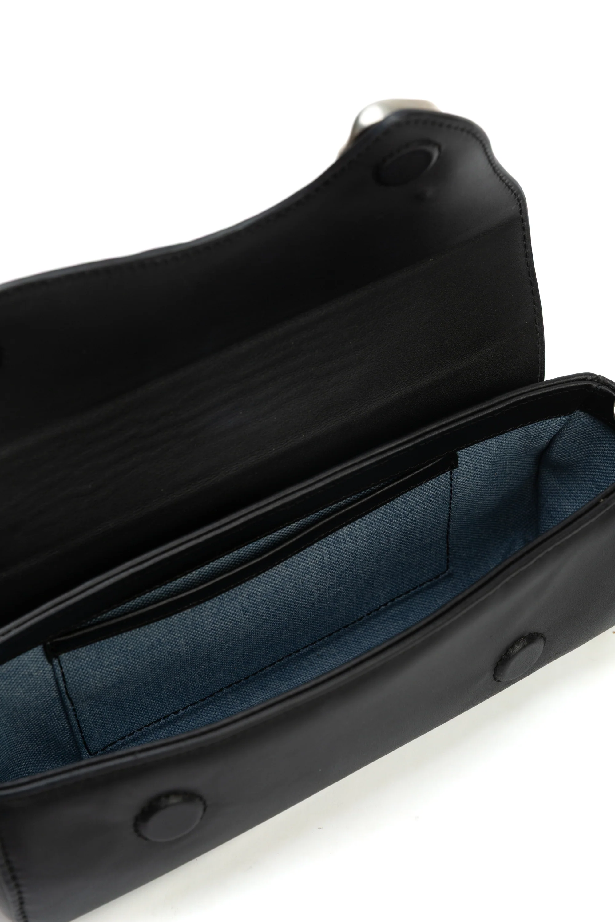 Oyster Clutch in Noche - Image 7